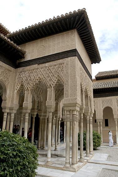 [Portico, Patio de los Leones]
