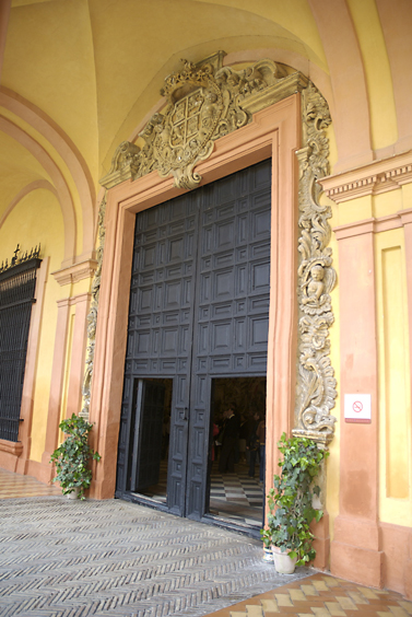 [Salon de Tapices doors]